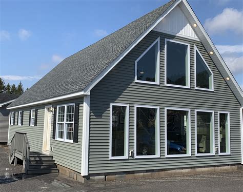 modular home with vaulted ceilings